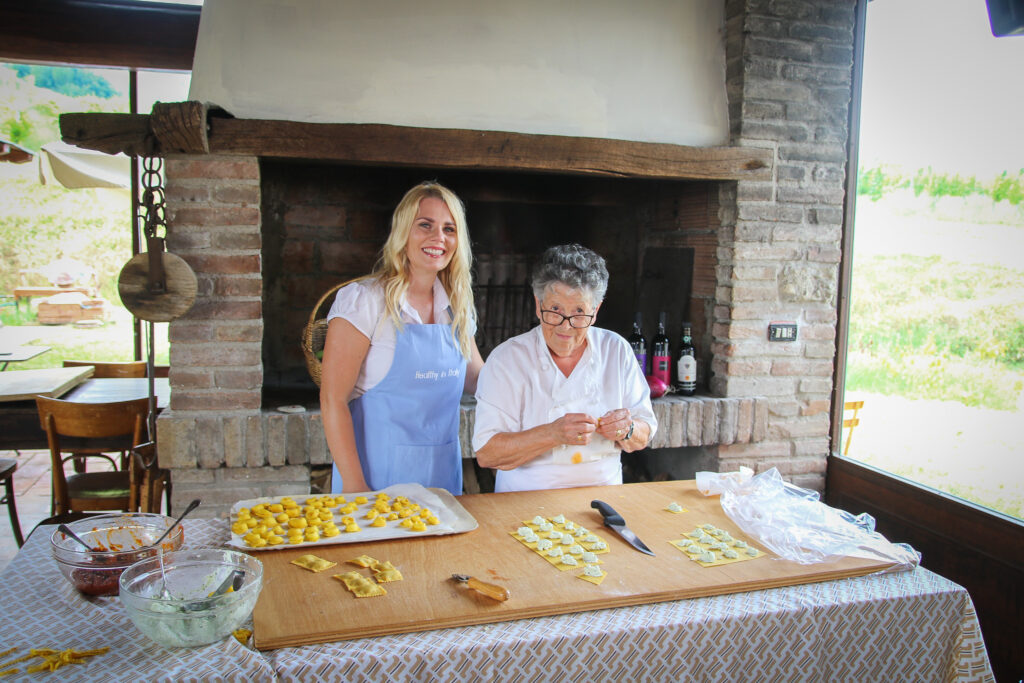 Carina og nonna lager pasta